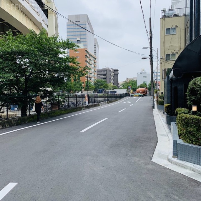 第1びる別館北棟 ビル前面道路