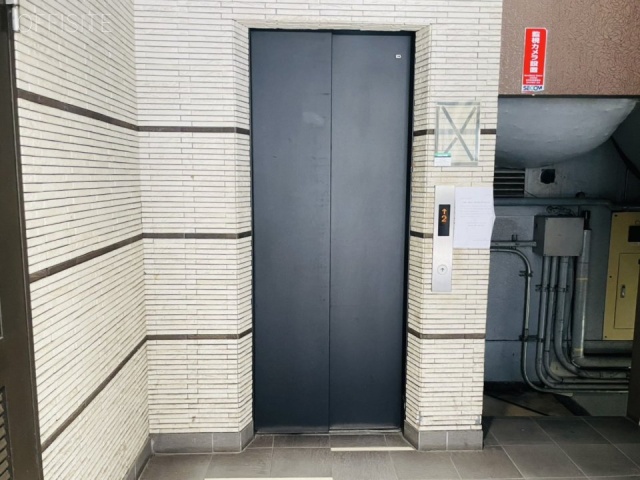 山中ビル エレベーター