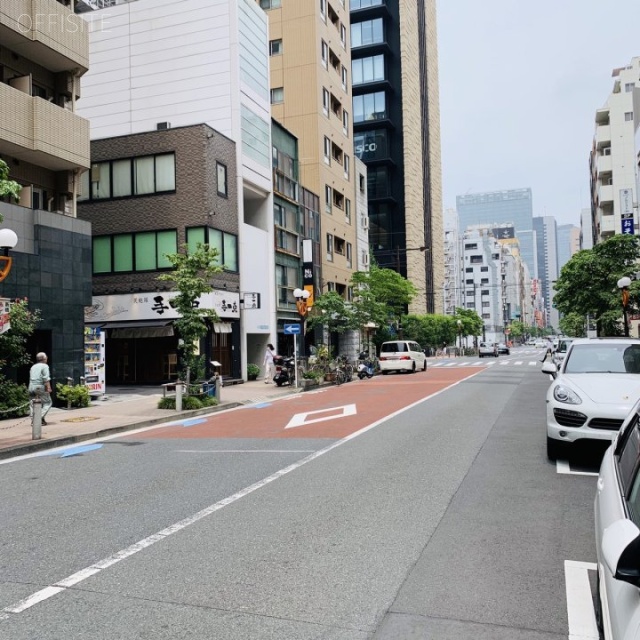新橋SNビル ビル前面道路