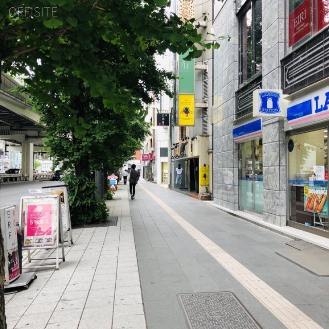 第Ⅲ大栄ビル 前面は六本木通り