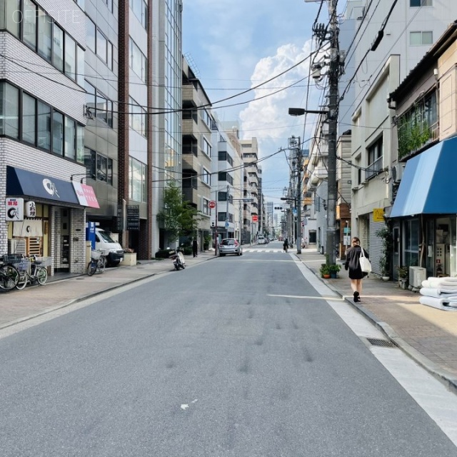秋葉原KMDビル ビル前面道路