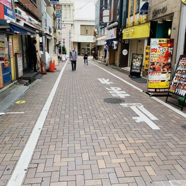上野ソシアルビル ビル前面道路