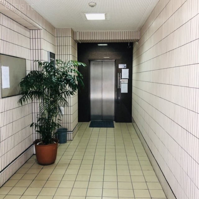 羽山ビル エントランス