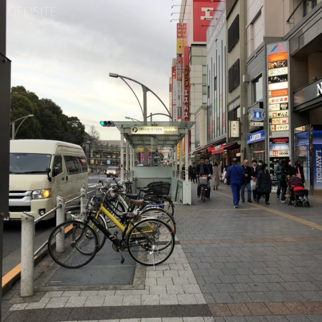 イシイビル ビル前面道路