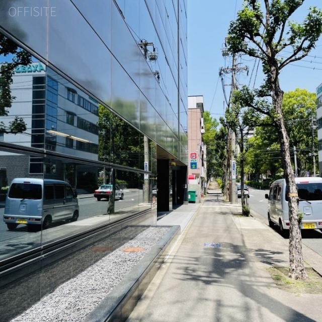 ヤスイビル 前面歩道