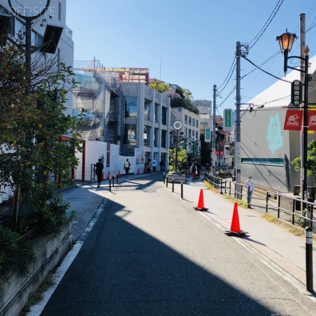 神宮前トーラス ビル前面道路