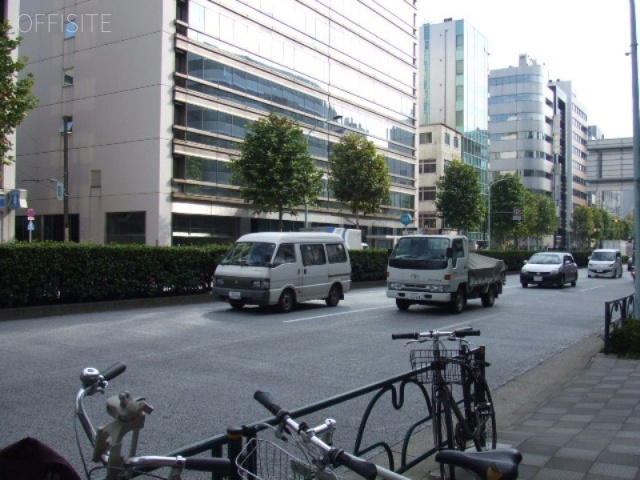 全国中小企業会館 ビル前面道路
