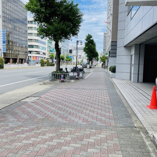 今池NMビル 前面歩道