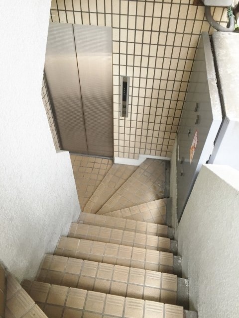 豊田ビル 階段