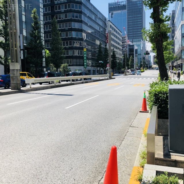 セイコー八重洲通ビル　ビル前面道路