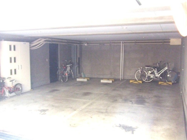 ドルチェ青山ビル 駐車場