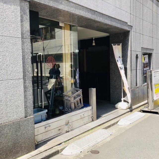 イトウビルディングパートⅢ オフィスビル出入口