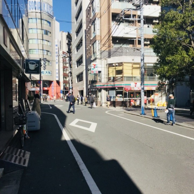 ライズアリーナビル ビル前面道路