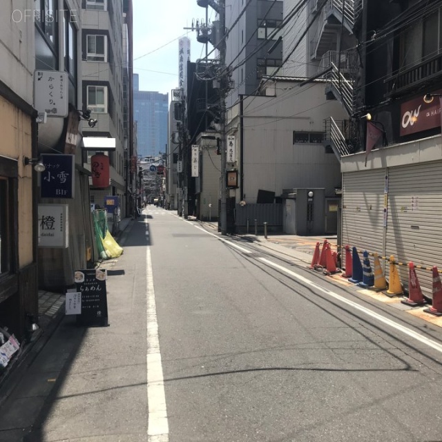 マガザン神田Ⅲ ビル前面道路