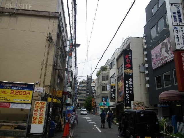 白銀会館ビル ビル前面道路