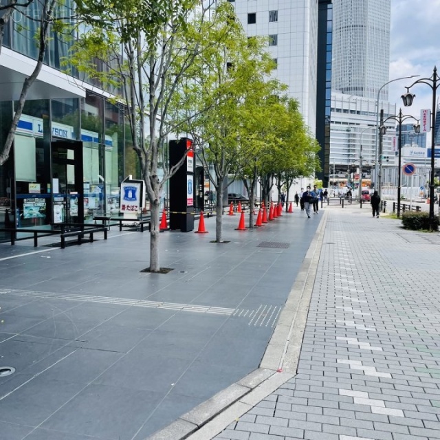 ベルヴュオフィス名古屋 前面歩道