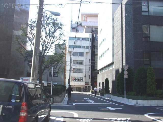東上野三和ビル ビル前面道路