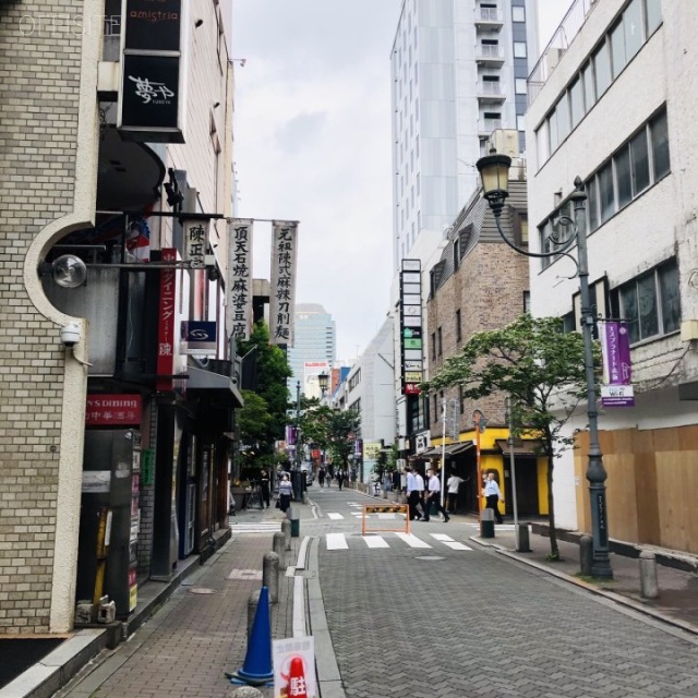 倶会(ともえ)ビル ビル前面道路