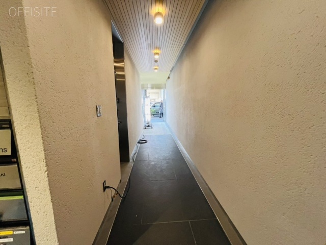 エスラ原宿ビル エントランス