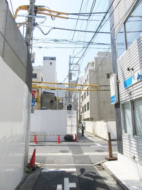 セゾンビル浜松町 ビル前面道路