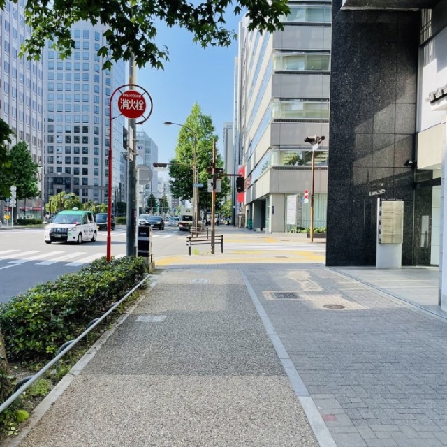 太陽生命名古屋ビル 前面歩道