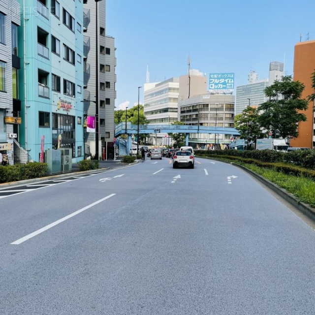 スプリングビル ビル前面道路