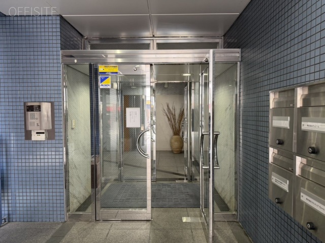 グランバレー三崎町　オフィスビル出入口