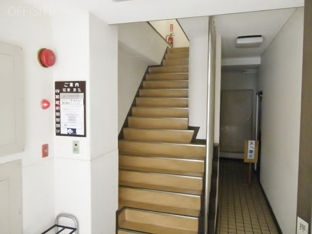 稲葉ビル エントランス