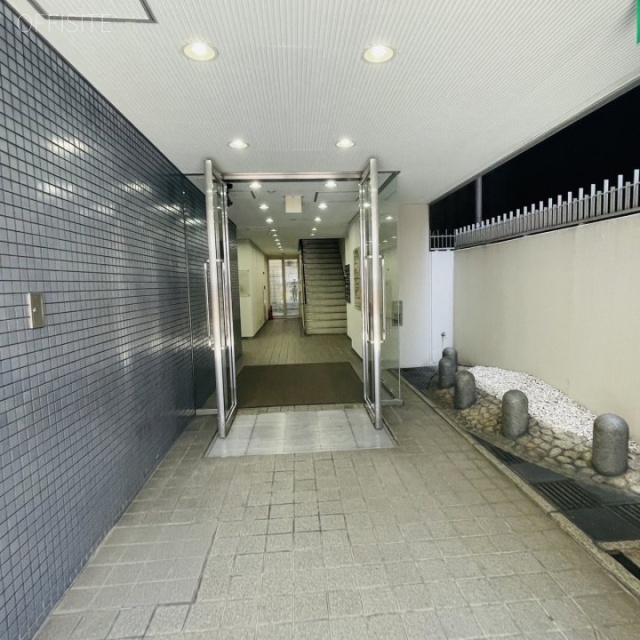 西柳パークビル　オフィスビル出入口