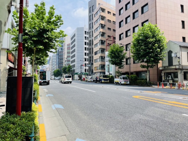 ACN神田司町ビル　前面に外堀通り