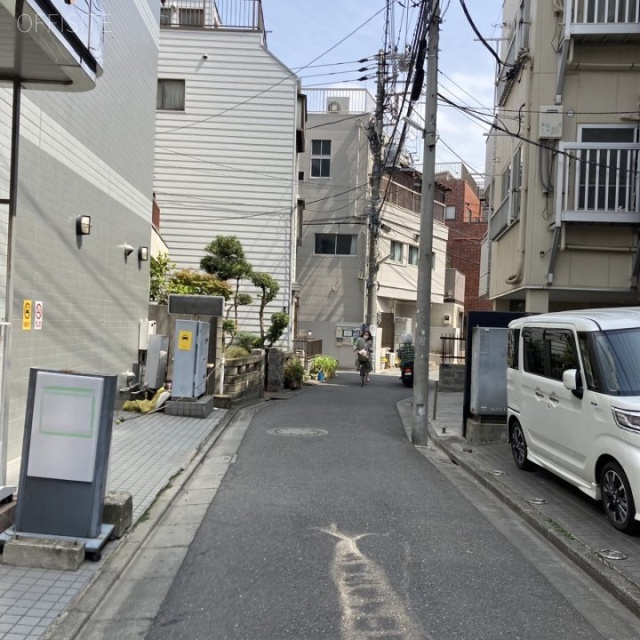 亀戸ロイヤルビル ビル前面道路