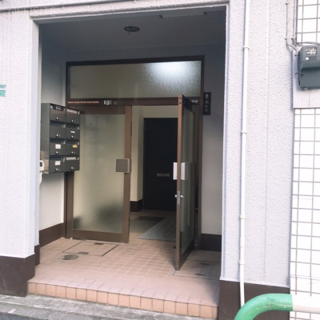 豊永ビル エントランス