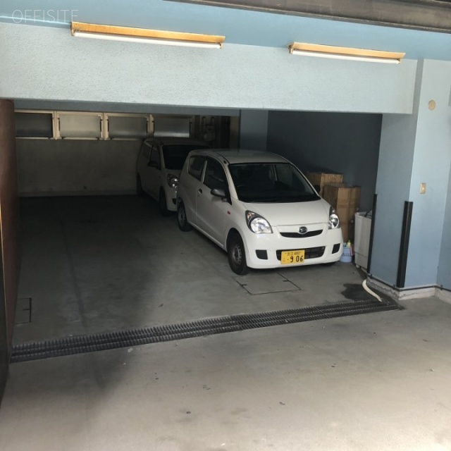 111ビル 1階駐車場