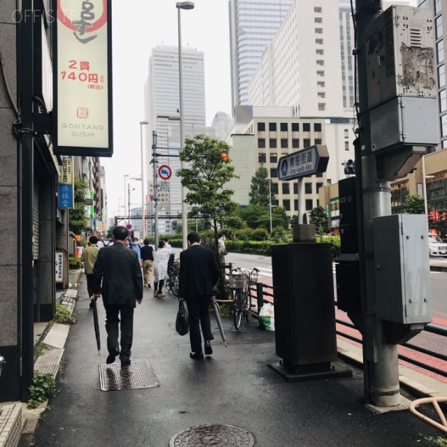 西新宿TKビル ビル前面道路