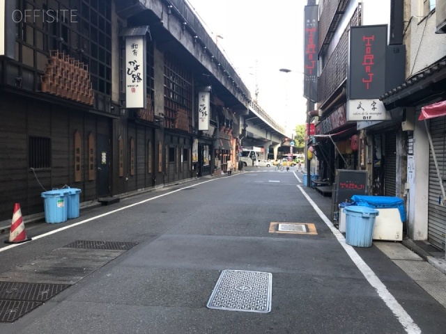 福石ビル ビル前面道路