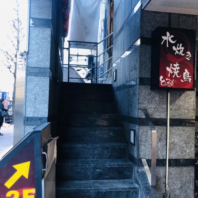 新宿ウエストスクエア 階段