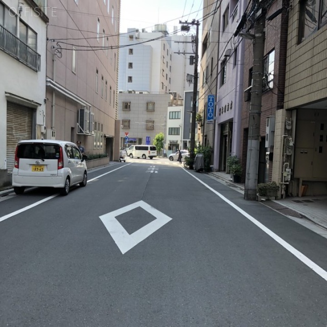 内田ビル ビル前面道路