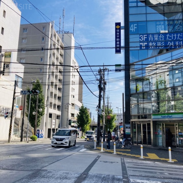 青葉台由樹ビル ビル前面道路