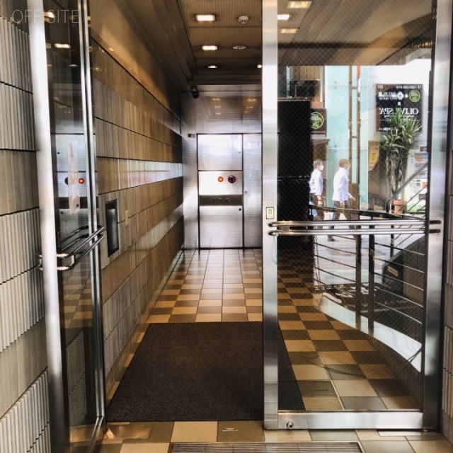 赤坂三河家ビル エントランス