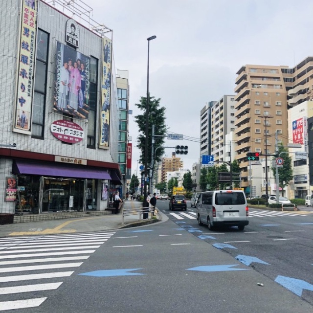 ツインタワービルウエスト ビル前面道路