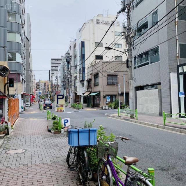 新富MTビル ビル前面道路