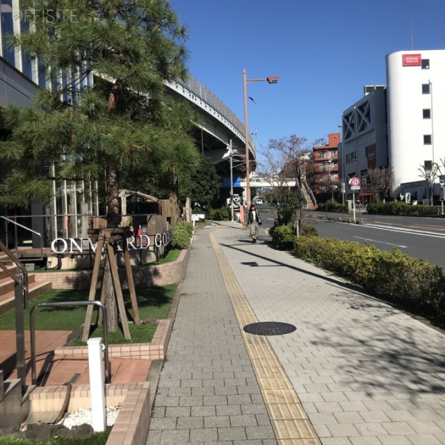 タマリバー246 ビル前面道路