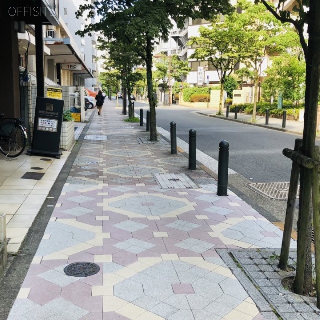 第四田町ビル 前面歩道