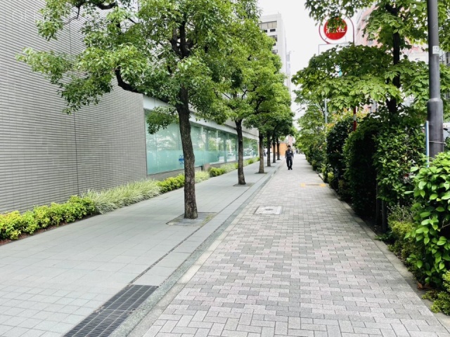 住友不動産六甲ビル　前面歩道