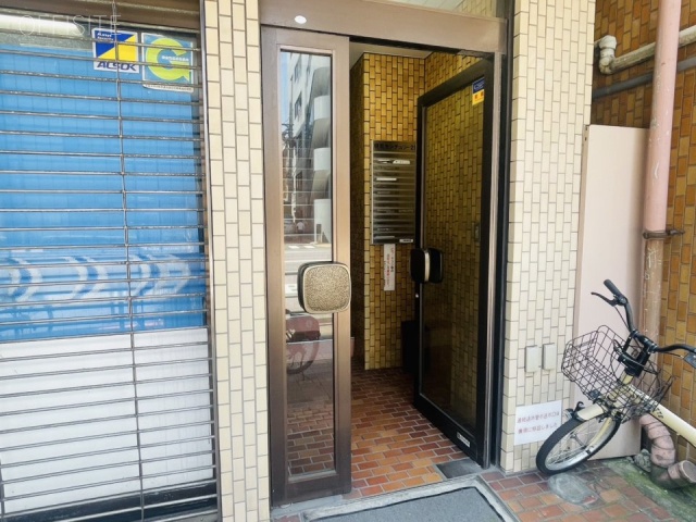 明和センチュリー21　オフィスビル出入口