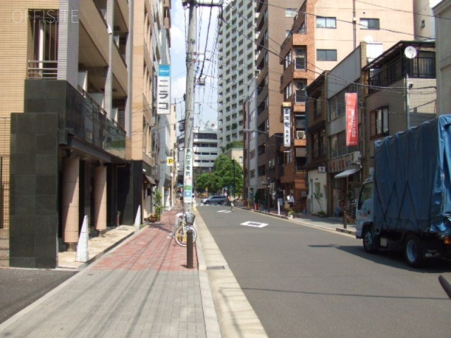 岡崎ビル ビル前面道路