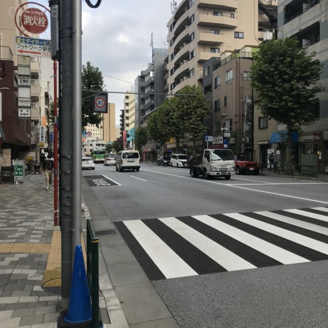 ナズ早稲田レックス ビル前面道路