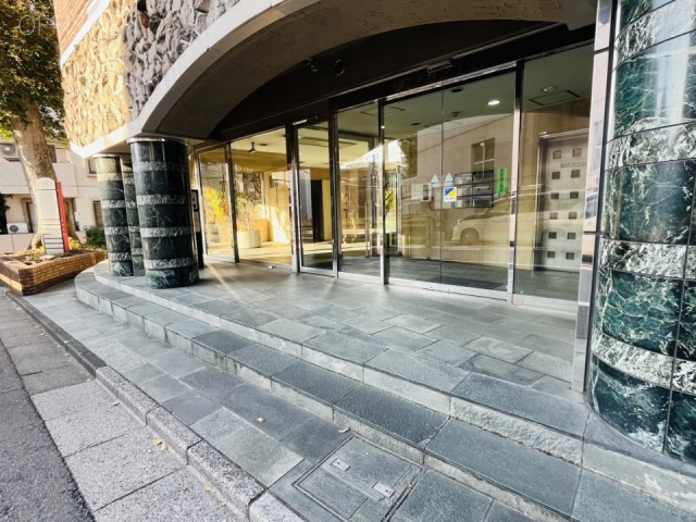 MFビル　エントランス