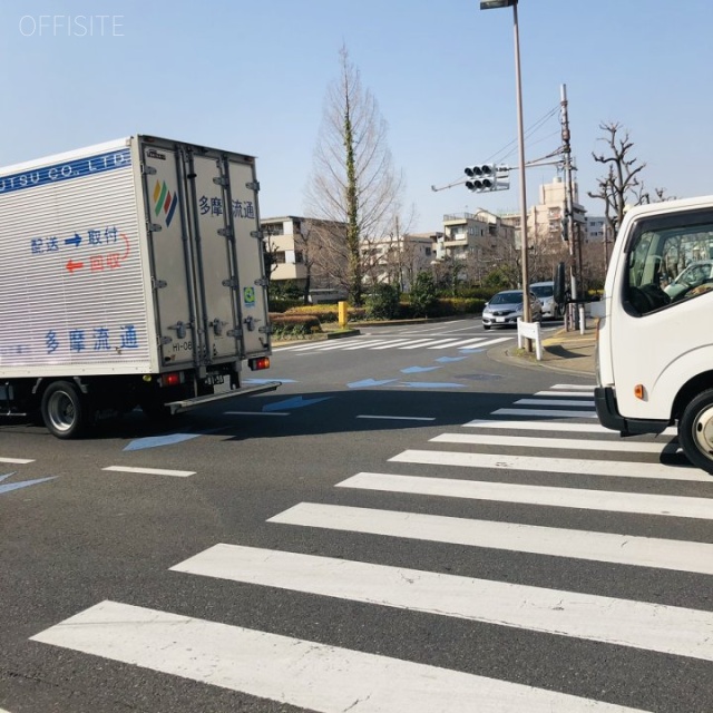 井上ビル13号館 ビル前面道路