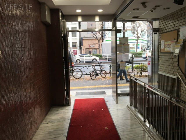 東新宿龍生堂ビル エントランス